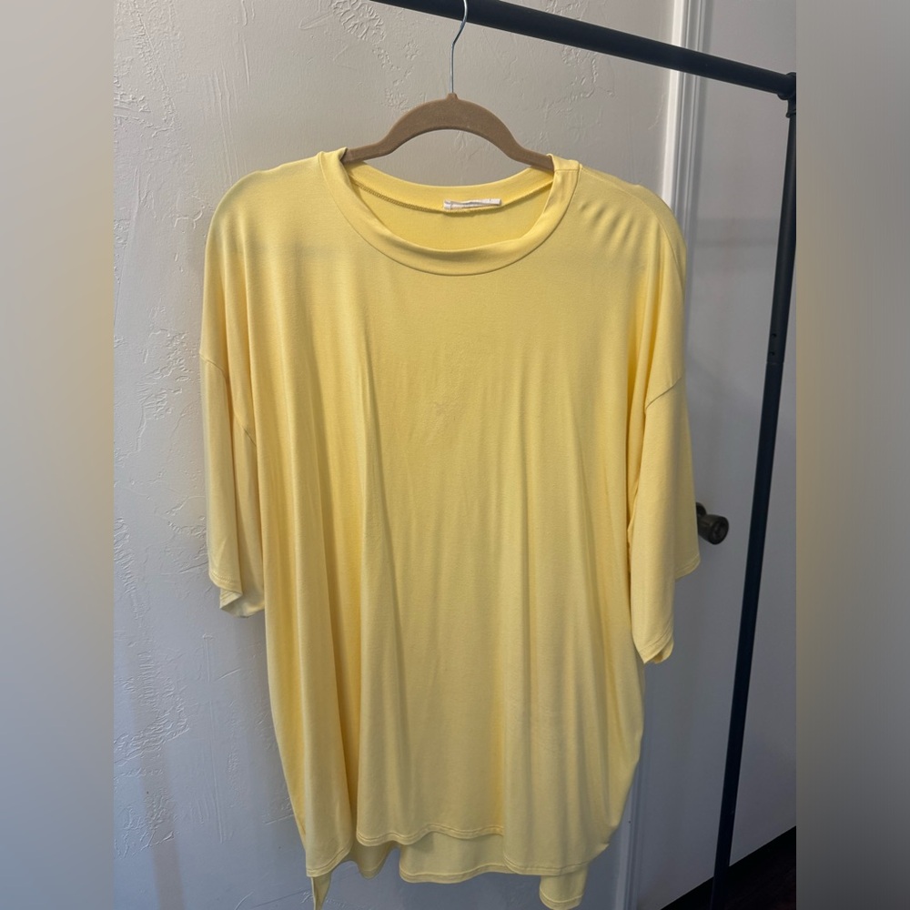 TALULAH Loose Short Sleeve Tee in Pale Yellow